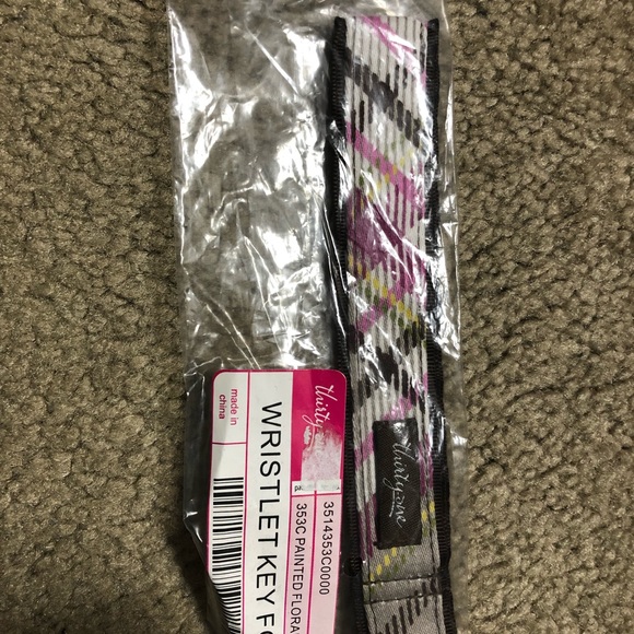 thirty-one Accessories - Thirty One Wristlet Key Fob Painted Floral Plaid N